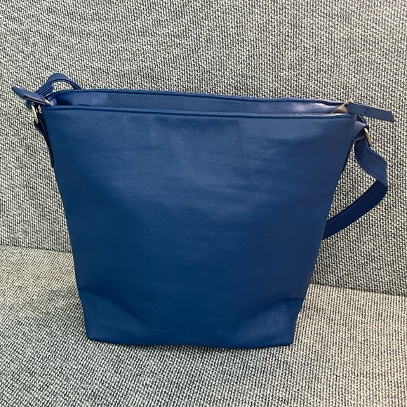 Navy Blue Shoulder Bag with Structured Design and Gold Accents - Picture 3 of 16